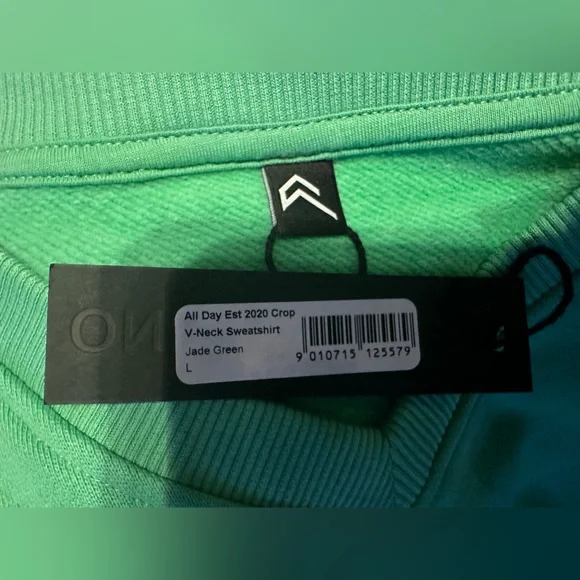 NWT: Oner Active ALL DAY EST 2020 CROP V-NECK SWEATSHIRT - Picture 9 of 11